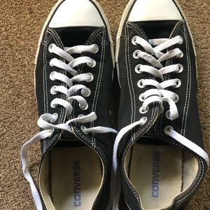 Black/white converse gym shoes